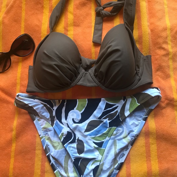 Final Price! Relax by Tommy Bahama Swimsuit - Picture 1 of 8